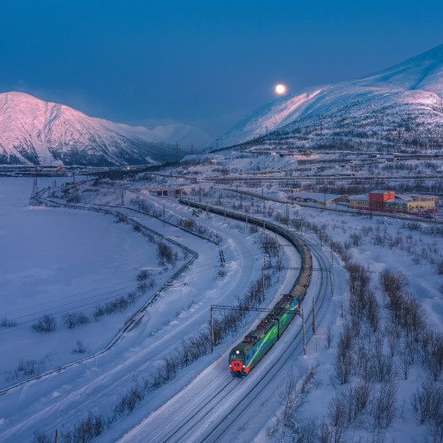 фотограф сергей крылов  железная дорога зима 2эс10 гранит электровоз кировск хибины полярная ночь горы поезд озеро с воздух dji mavic2