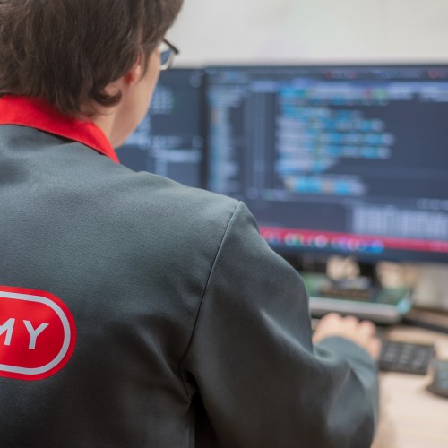 Рекламная съёмка для оформления сайта компании Elemy (Элеми) - производителя электроники