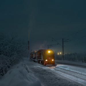 железнодорожный фотограф сергей крылов тепловоз тэм2 поезд айкувен кировск апатиты зима полярная ночь снег   рельсы мурманская область