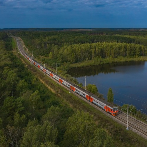 железнодорожный фотограф сергей крылов лето пригородный электропоезд электричка эд4м ржд рельсы озеро водоём владимирская область